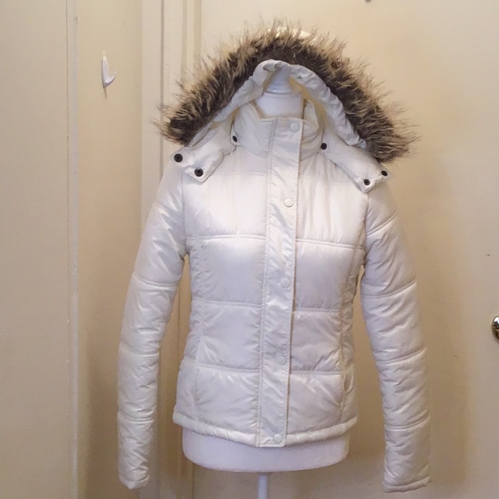 DELIA*S  CREAM COLOR PUFF JACKET COAT WITH FAUX FUR HOOD SZ M